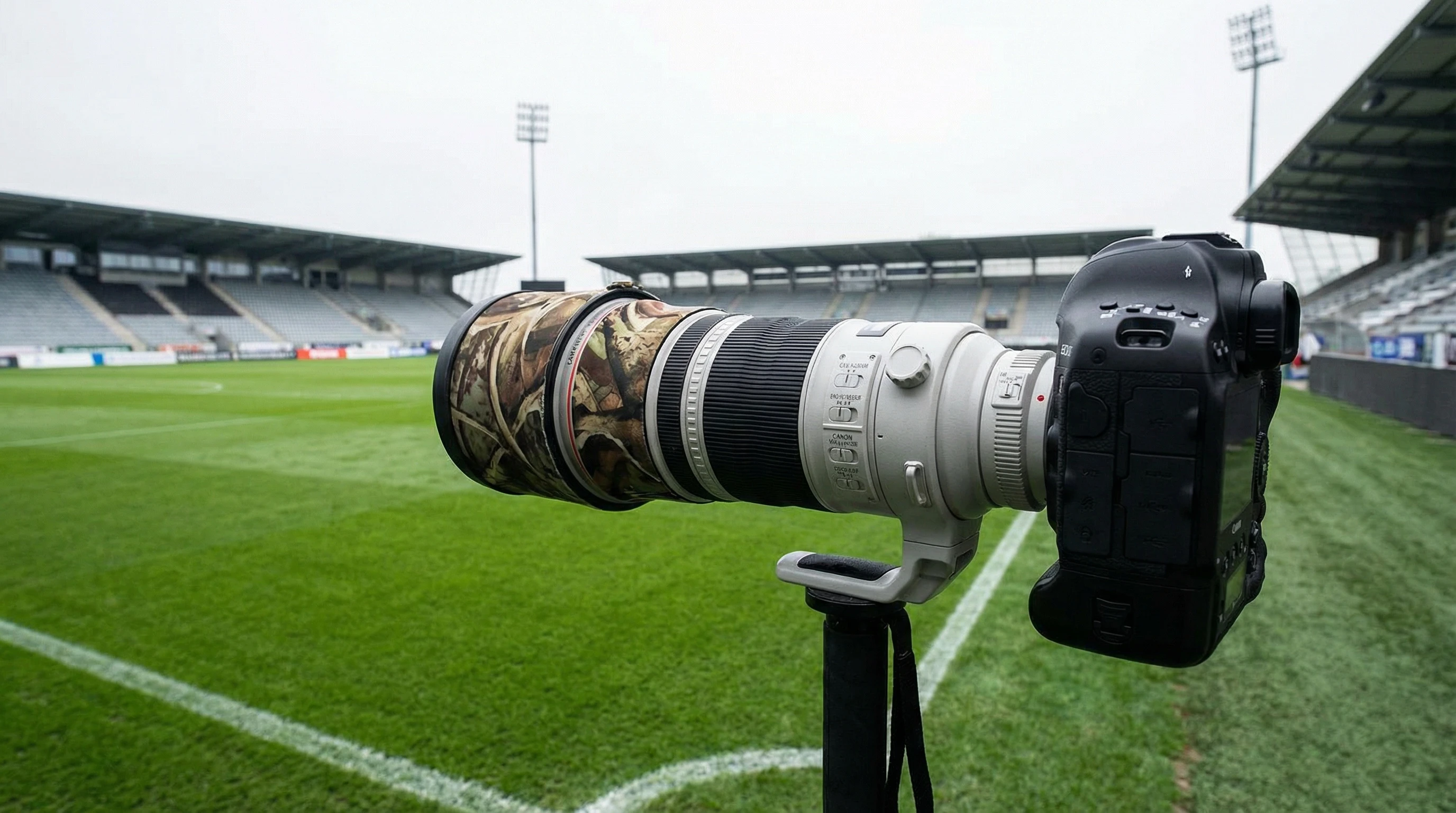 DSLR with large telephoto lens aimed at sports field